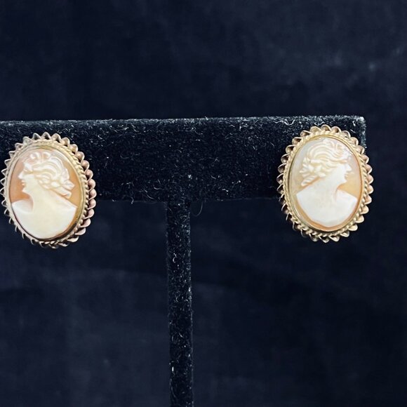 Unbranded Jewelry - Vintage 1/20 12k GR Carved Shell Cameo Screw Back Earrings (5285)